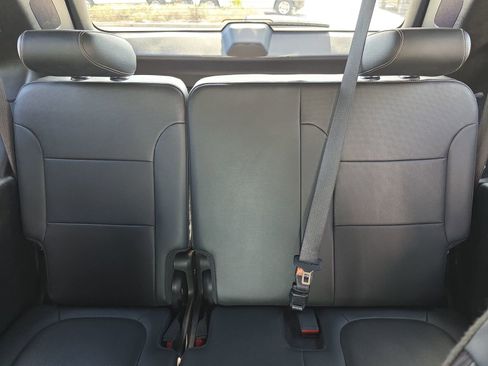 Used 2022 Chevrolet Traverse Premier image 17