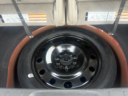 Used 2012 Ford Explorer XLT w/ Class III Trailer Tow Pkg image 26