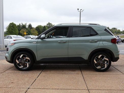 New 2025 Hyundai Venue Limited image 3