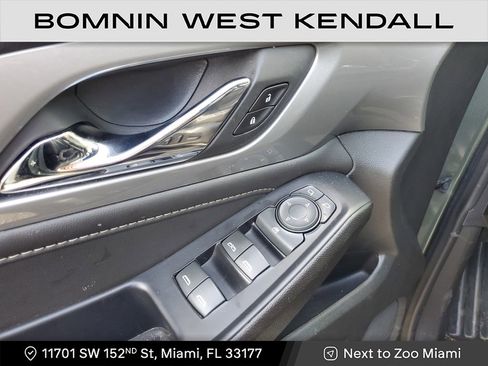 Used 2022 Chevrolet Traverse LT image 22