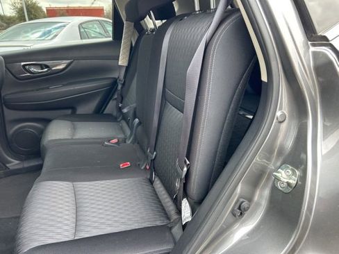 Used 2020 Nissan Rogue SV image 10