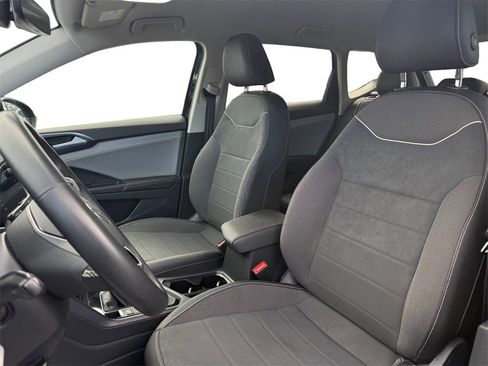 Used 2024 Volkswagen Taos SE image 9