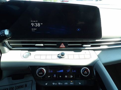 Certified 2025 Hyundai Elantra SEL FWD image 20