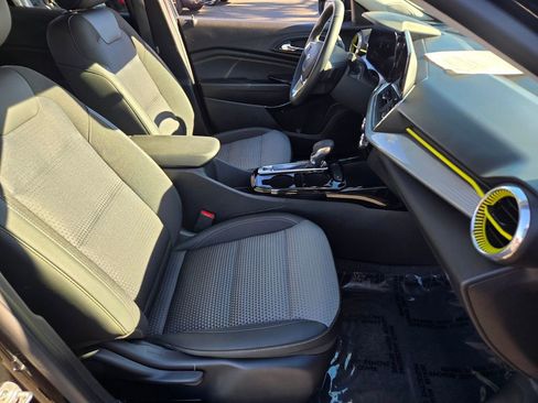 Used 2024 Chevrolet Trax LT w/ Driver Confidence Package image 14