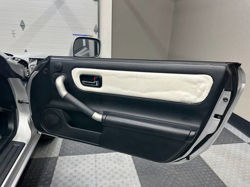 Used 2001 Toyota MR2 image 22