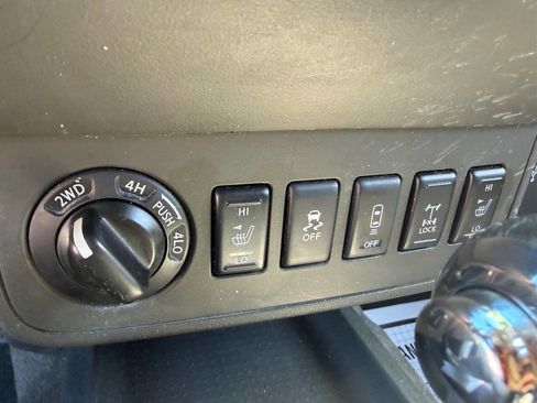 Used 2017 Nissan Frontier PRO-4X image 8