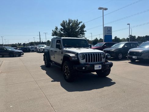 Used 2022 Jeep Gladiator Rubicon w/ Cold Weather Group AWD/4WD image 3