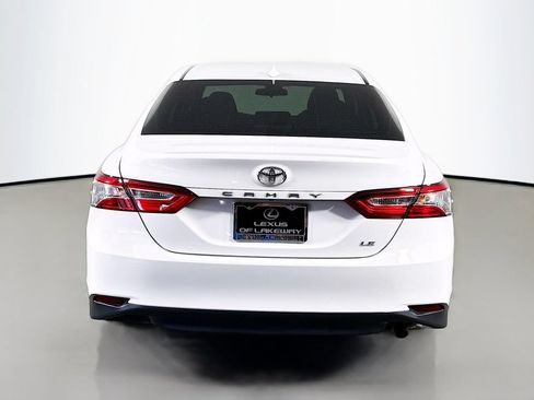 Used 2020 Toyota Camry LE FWD image 5