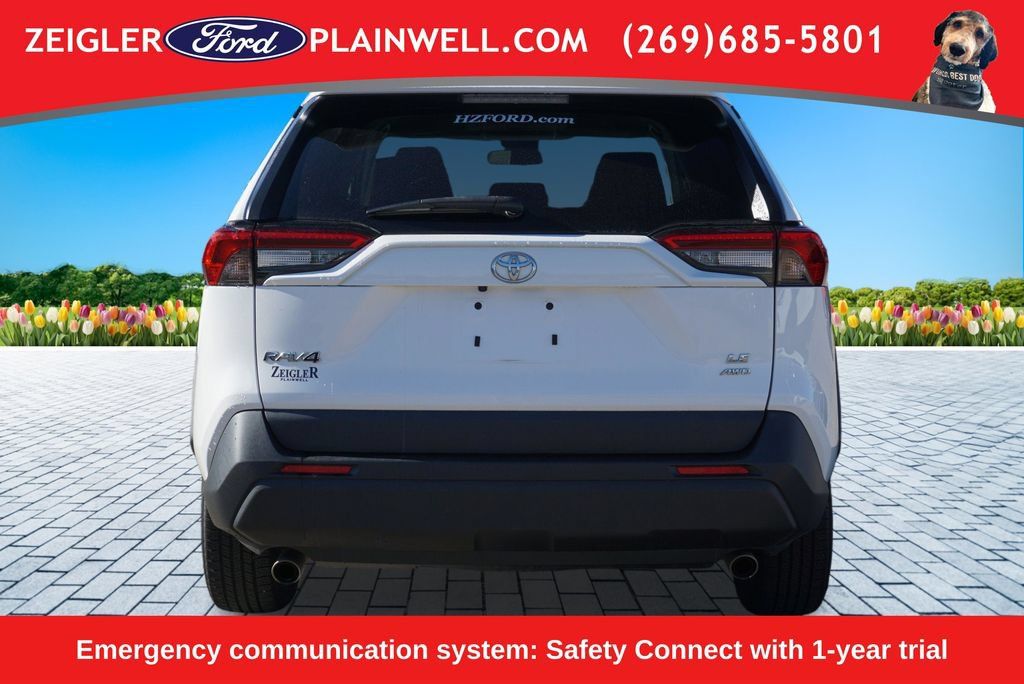 Used 2022 Toyota RAV4 LE AWD/4WD image 4