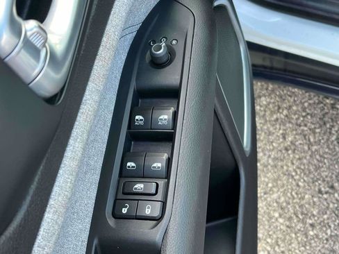 Used 2024 Jeep Compass Latitude image 14