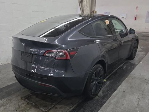 Used 2024 Tesla Model Y Long Range AWD/4WD image 5