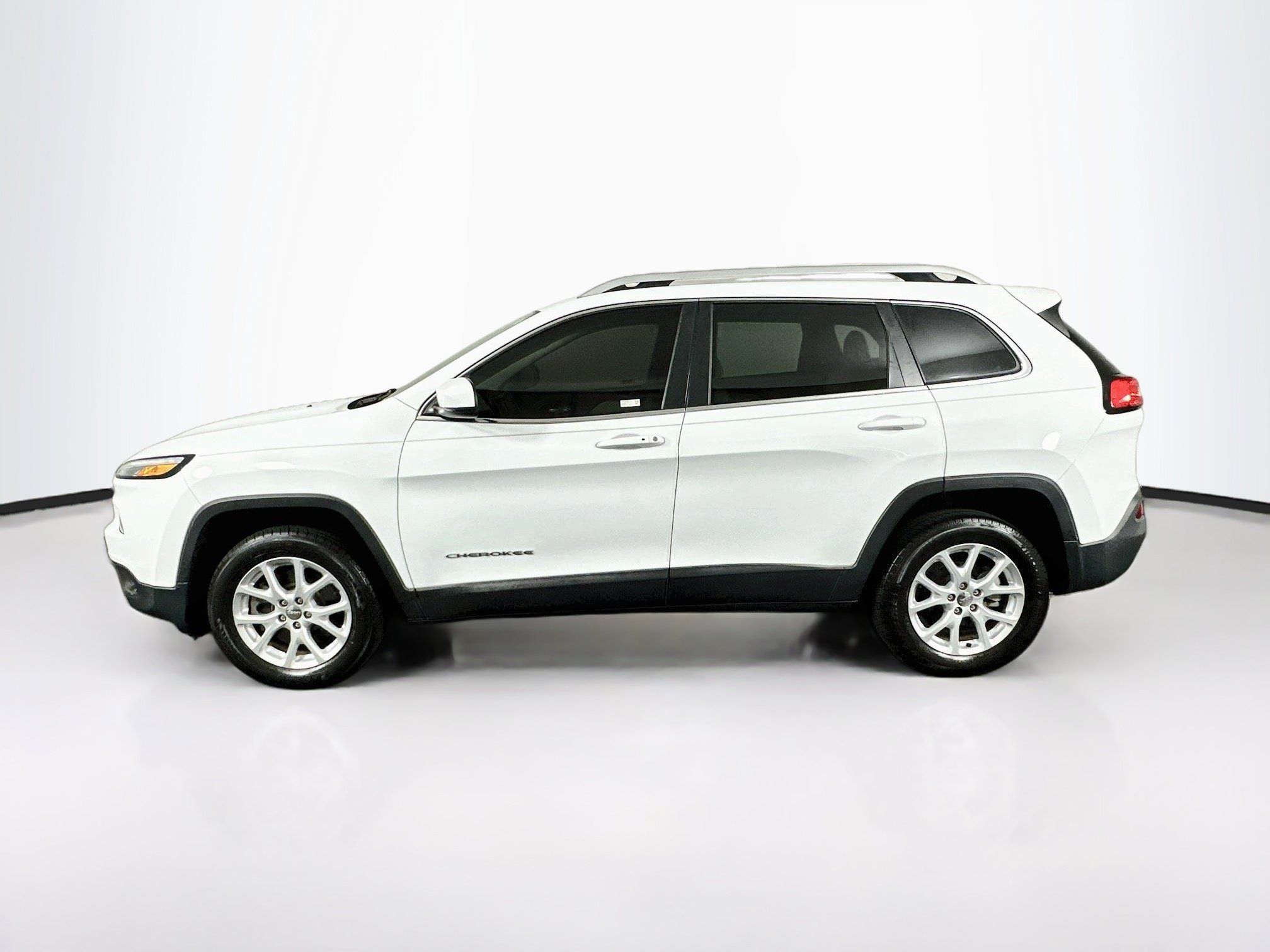Used 2015 Jeep Cherokee Latitude w/ Comfort/Convenience Group FWD image 4