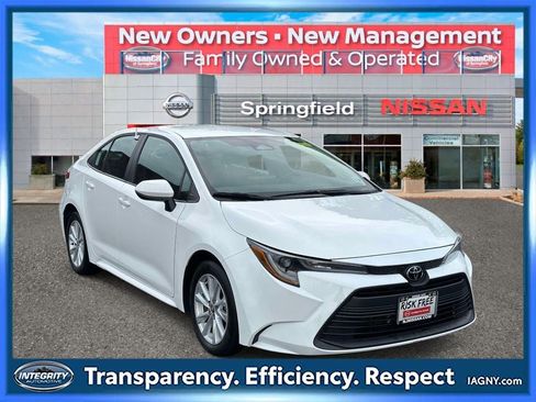 Used 2025 Toyota Corolla LE w/ LE Premium Package FWD image 1
