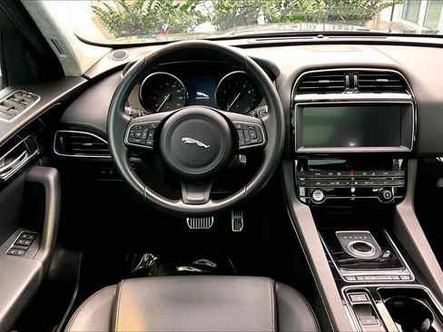 Used 2019 Jaguar F-PACE Premium image 10