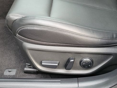 Certified 2025 Genesis G70 2.5T image 17