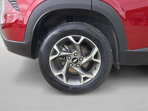 Used 2025 Chevrolet Trax LT w/ LT Convenience Package image 21