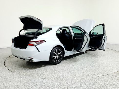 Used 2024 Toyota Camry SE image 7