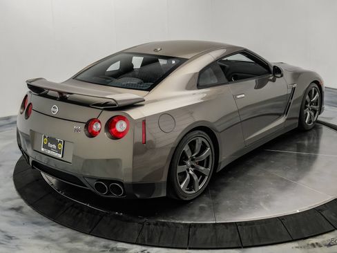 Used 2009 Nissan GT-R Premium AWD/4WD image 25