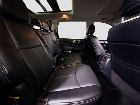 Used 2020 Nissan Pathfinder Platinum FWD image 27