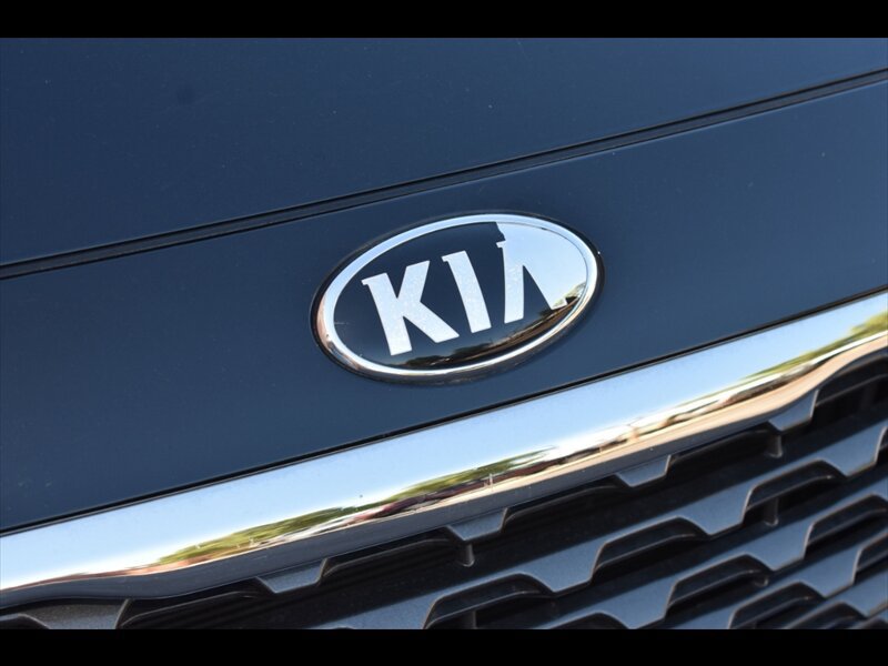 Used 2019 Kia Sedona LX FWD image 46