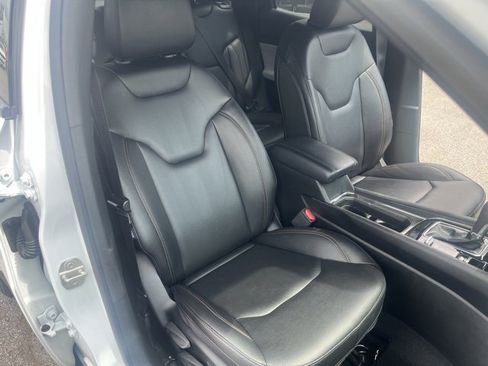 Used 2023 Jeep Compass Latitude image 30