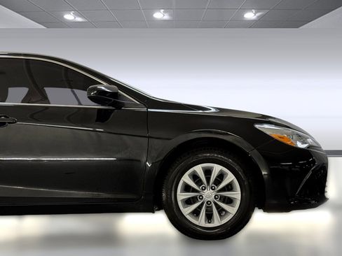 Used 2016 Toyota Camry LE image 31