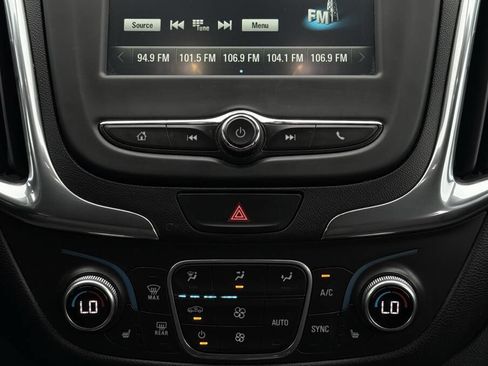 Used 2018 Chevrolet Equinox LT image 27