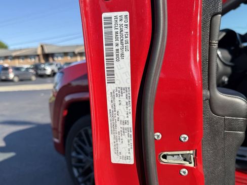 Used 2023 Jeep Compass Limited image 33