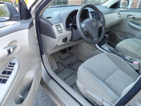 Used 2010 Toyota Corolla LE image 9