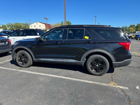 Used 2020 Ford Explorer XLT w/ Comfort Package AWD/4WD image 8