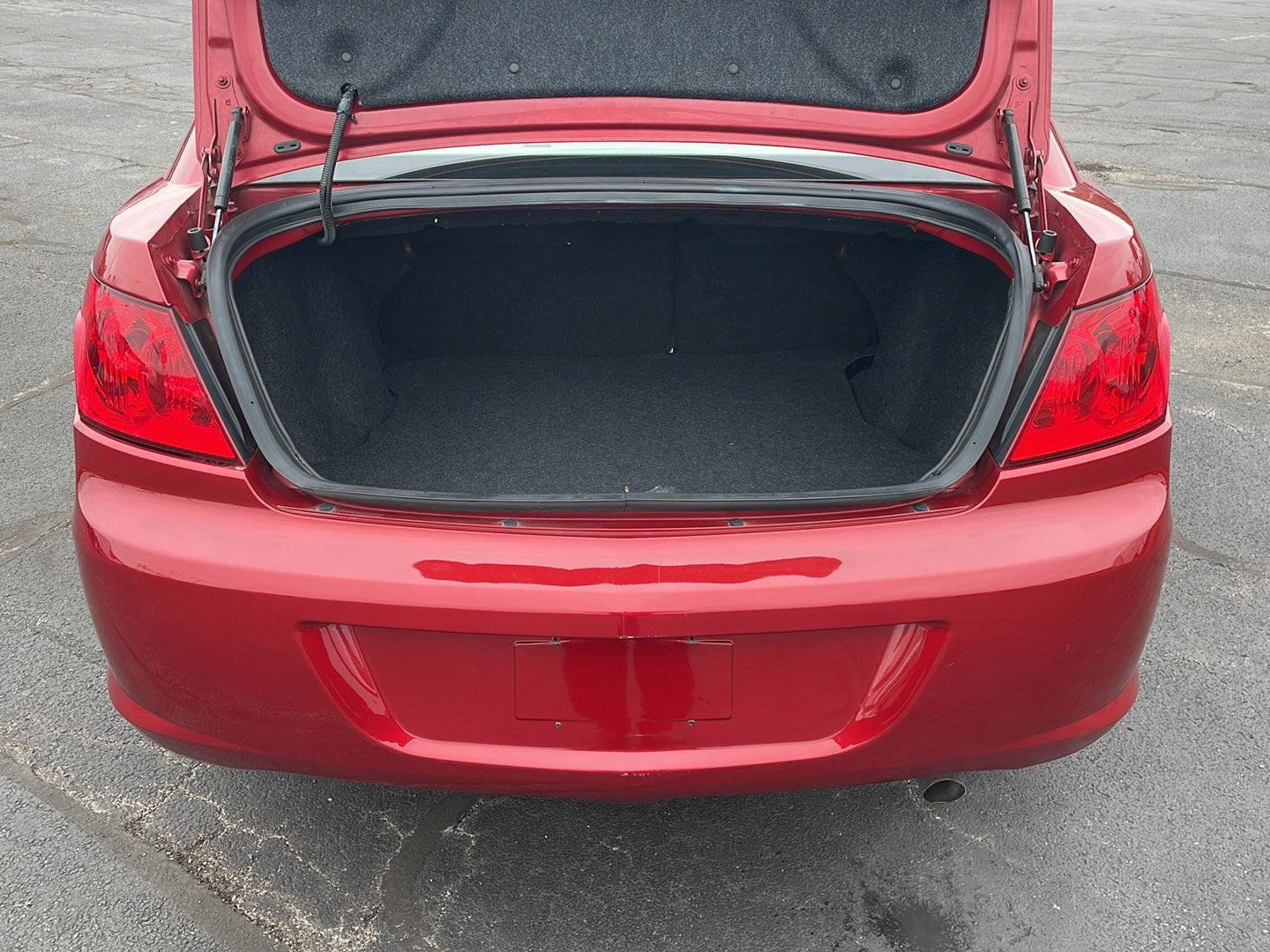 Used 2010 Chrysler Sebring Limited FWD image 26
