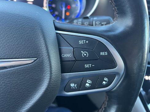 Used 2017 Chrysler Pacifica Touring-L Plus w/ Advanced Safetytec Group image 22