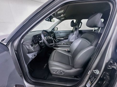 Used 2024 Kia EV9 Light Long Range RWD image 13