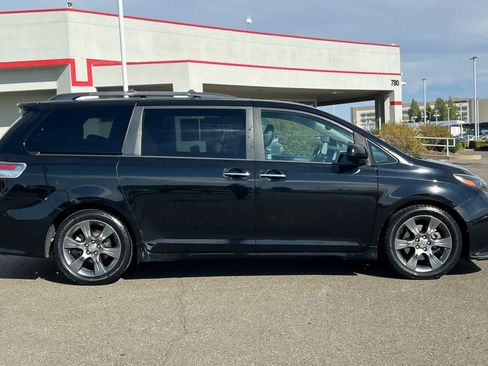 Used 2015 Toyota Sienna SE w/ SE Preferred Package FWD image 6