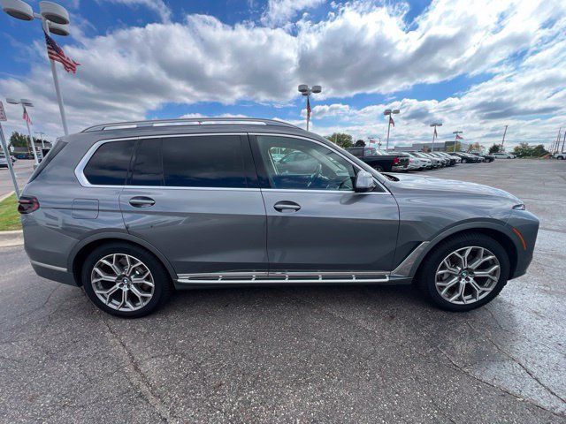 Used 2024 BMW X7 xDrive40i w/ Premium Package AWD/4WD image 4