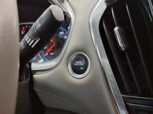 Used 2021 Chevrolet Traverse LT w/ LT Premium Package image 25