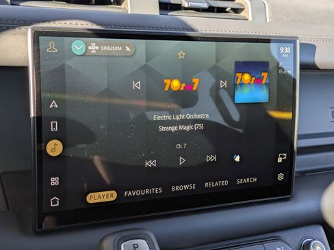 Used 2023 Land Rover Defender 130 X-Dynamic SE image 19