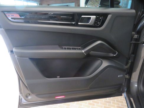 Used 2019 Porsche Cayenne image 13