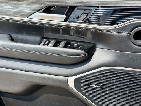Used 2024 Jeep Wagoneer L Series II w/ Flexible Seating Group RWD image 21