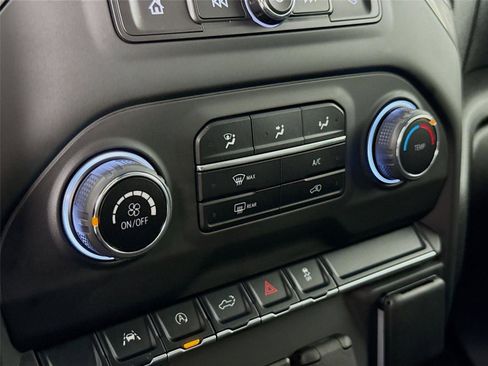 Used 2025 Chevrolet Silverado 1500 Custom image 15