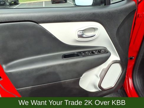 Used 2022 Jeep Renegade Latitude w/ Convenience Group AWD/4WD image 11