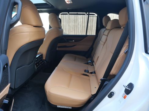 Certified 2025 Lexus LX 600 4WD w/ Luxury Package image 9