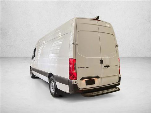 Used 2025 Mercedes-Benz Sprinter 2500 image 8