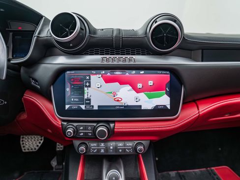 Certified 2022 Ferrari Portofino M image 33