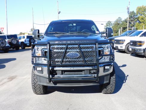 Used 2020 Ford F250 Lariat w/ Lariat Value Package image 3