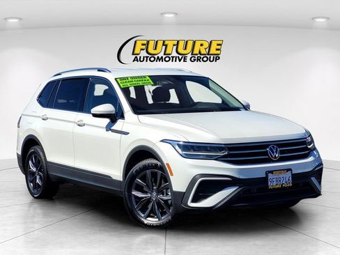 Used 2023 Volkswagen Tiguan SE image 1