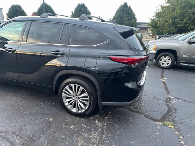 Used 2023 Toyota Highlander Platinum AWD/4WD image 5