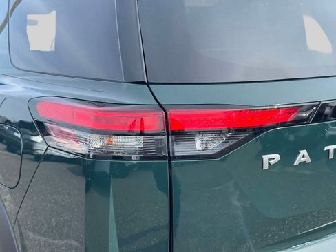 Used 2025 Nissan Pathfinder SL FWD image 10