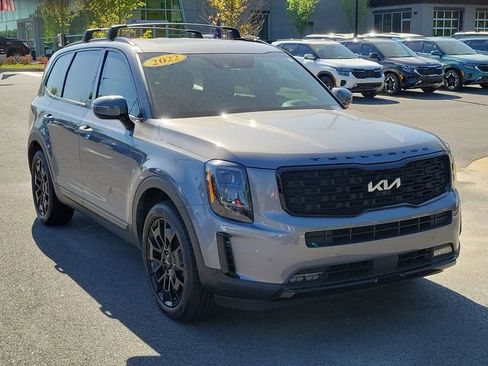 Used 2022 Kia Telluride SX w/ SX Prestige Package AWD/4WD image 3
