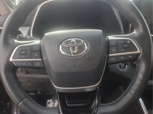 Used 2023 Toyota Highlander Platinum image 25